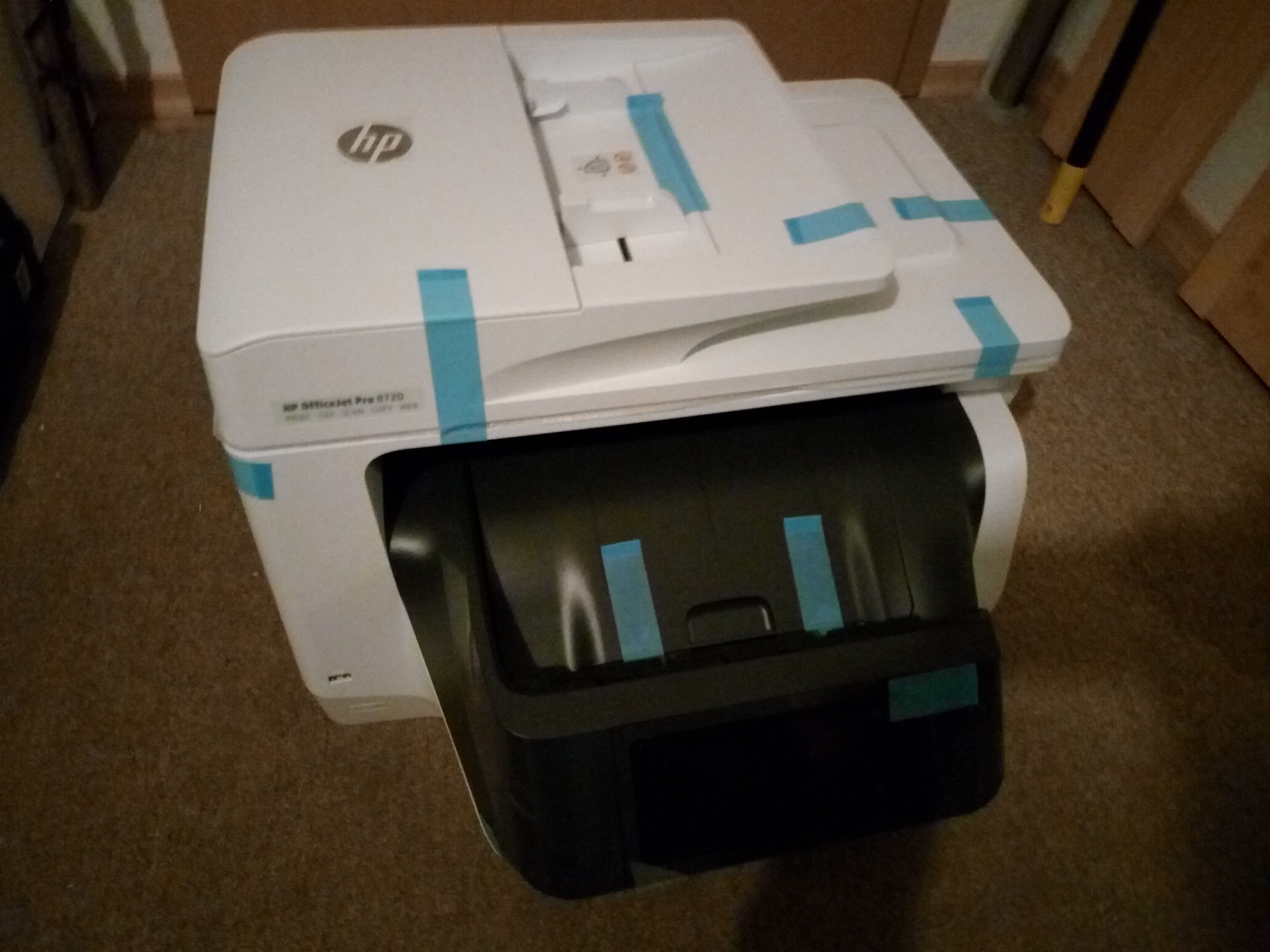 HP OfficeJet Pro 8710 mit Sicherungsklebestreifen
