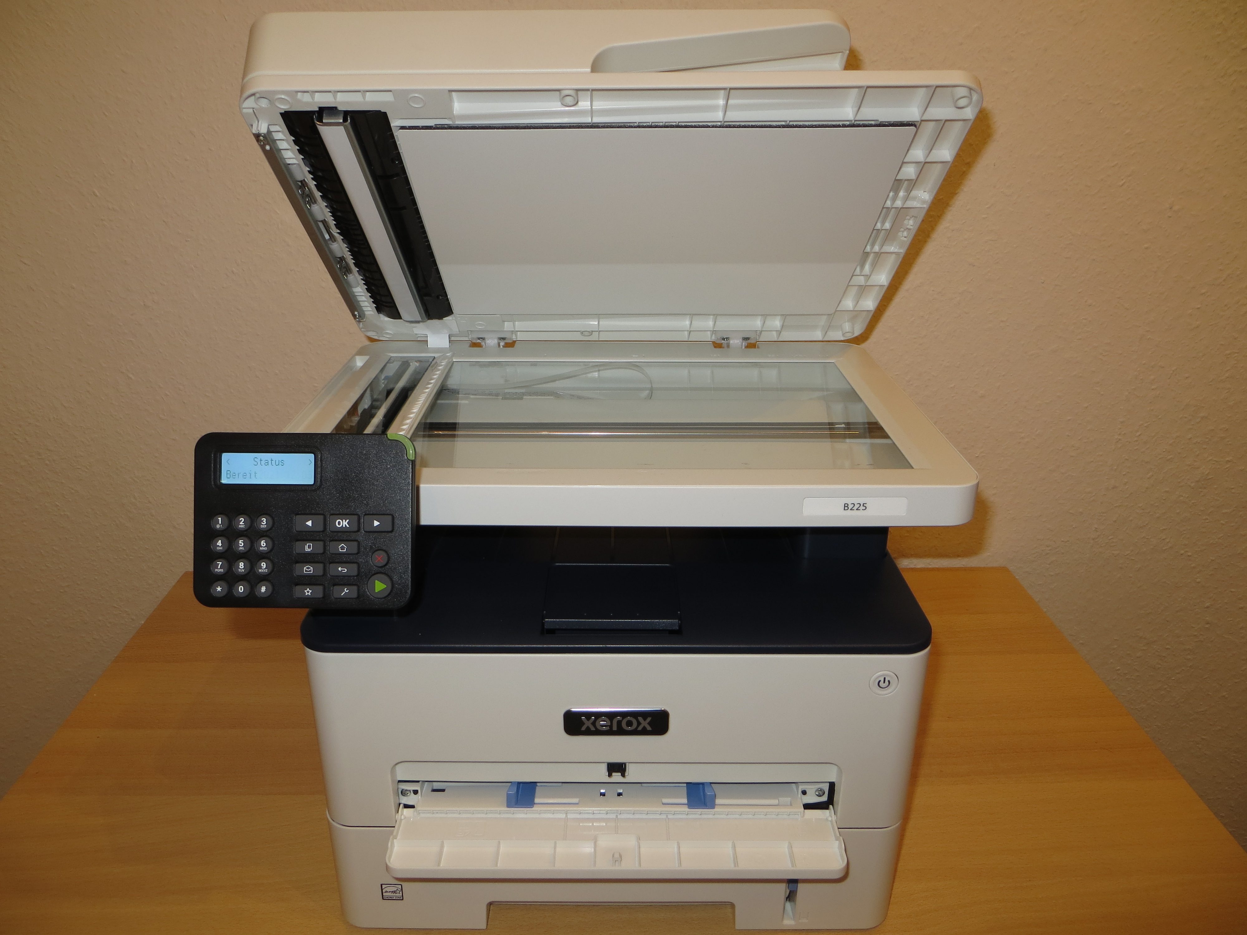 Xerox B225V_DNI mit Kopierfunktion