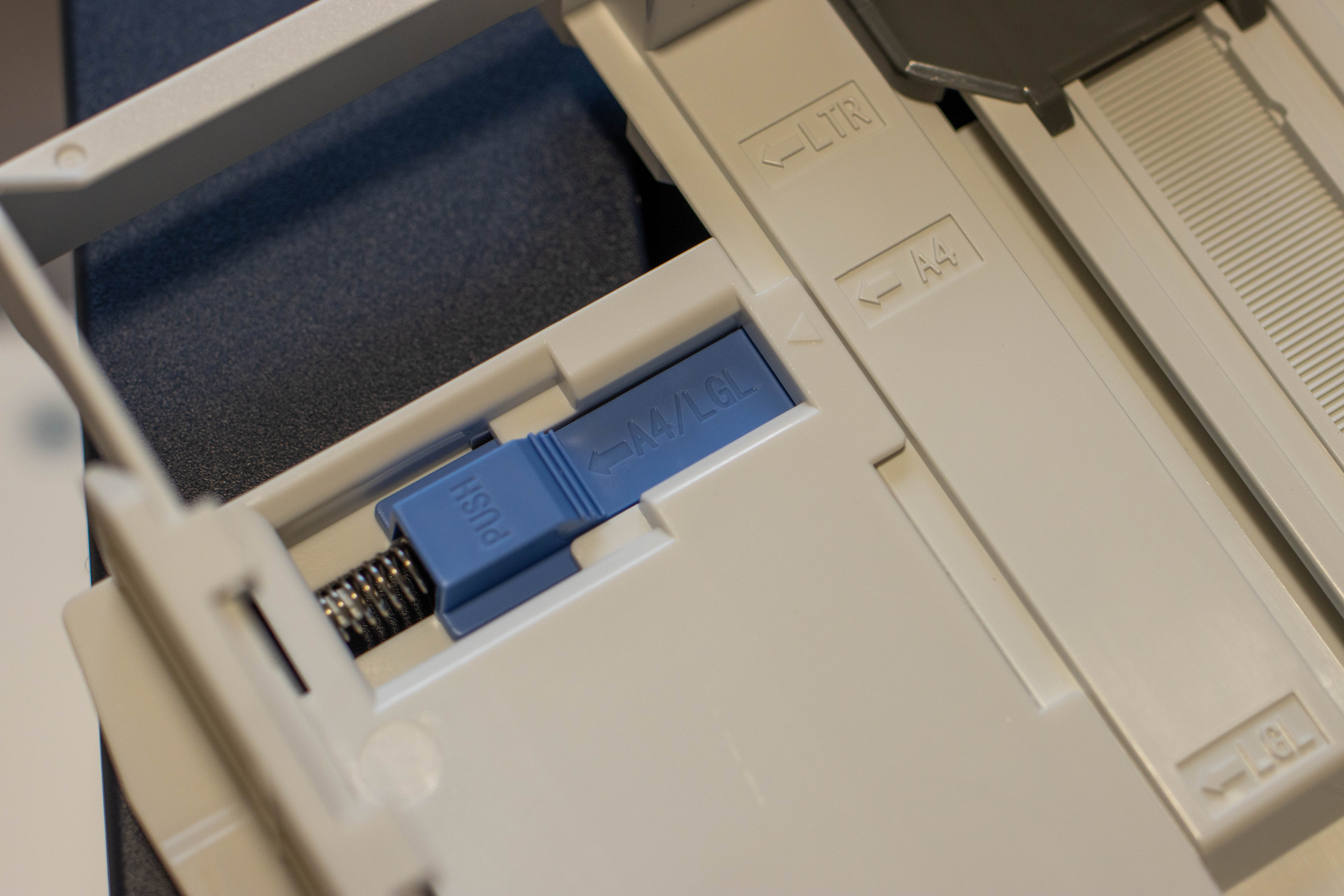 Xerox B230V_DNI Papierfach